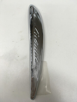 NOS OEM Genuine Suzuki Emblem Logo Bade fuel tank LH P/N 68121