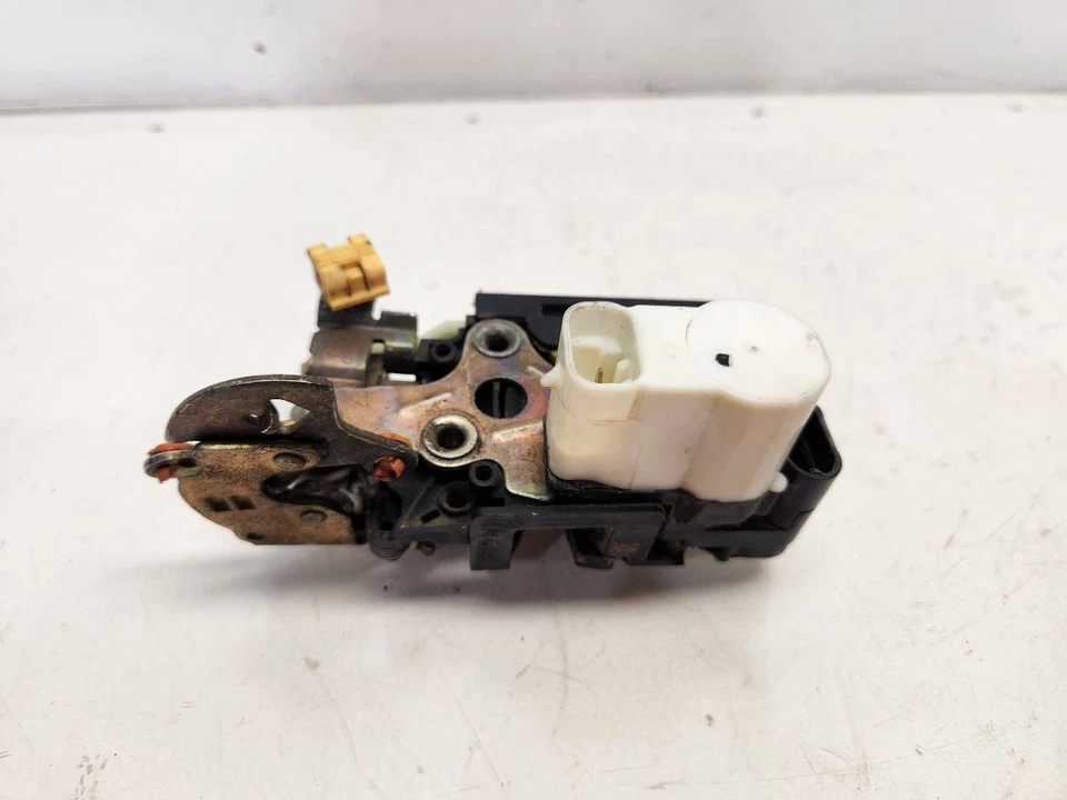 Защелка для правой передней двери 2004 Chevrolet Suburban 1500 пассажирская - питание 16872414 - Изображение 4 из 4