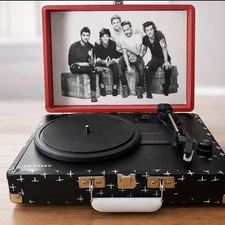 One Direction Limited Edition Crosley Suitcase Record Player Rare Item