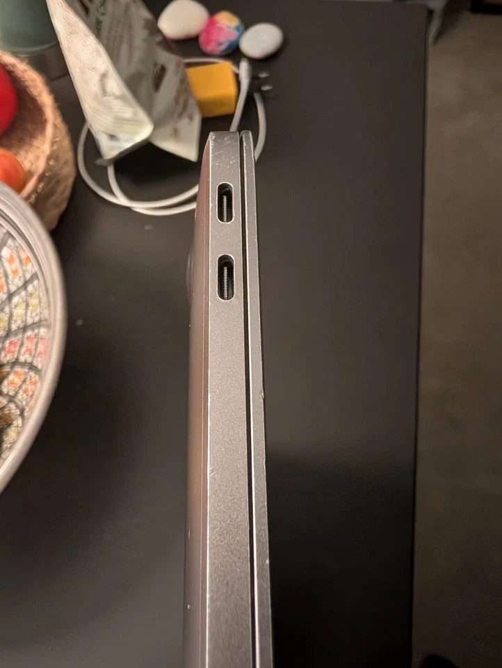 Apple MacBook Pro 13" 2016 · i5 · 16GB · 250GB, foto 3 de 5