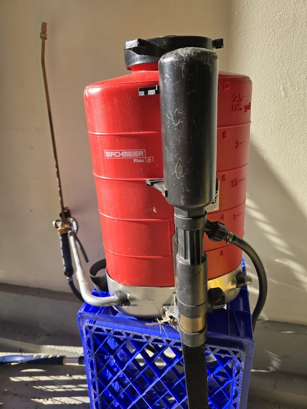 Birchmeier FLOX + 2.5 Gal Manual Backpack Garden Sprayer