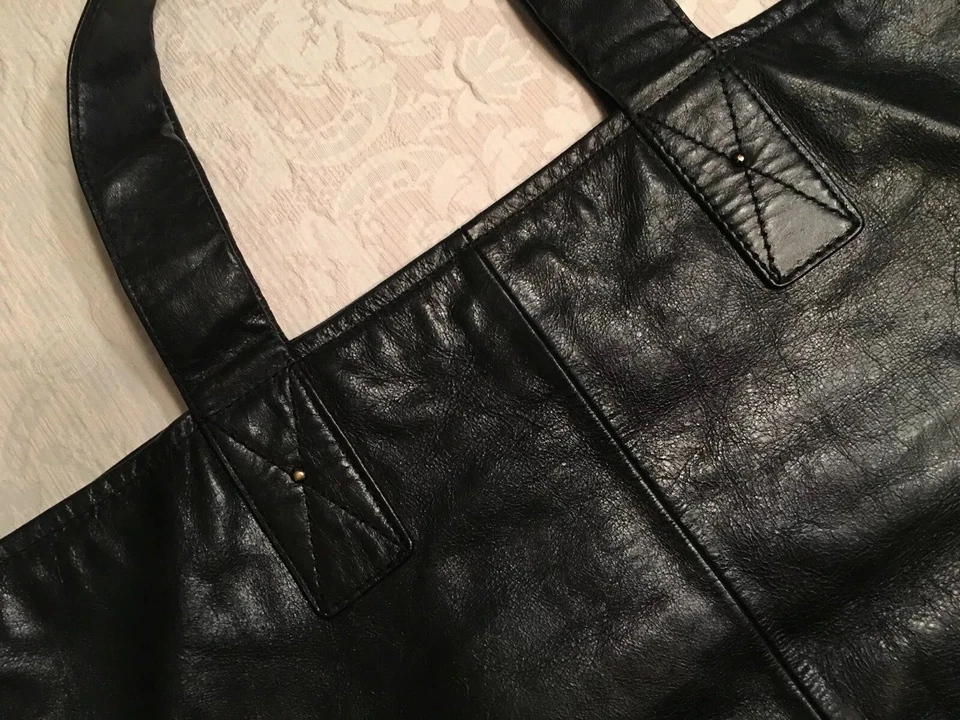 JUICY COUTURE Auth./Orig Black Leather Tote Racing Stripes Gold-tone Logo Plate - Imagem 2 de 4