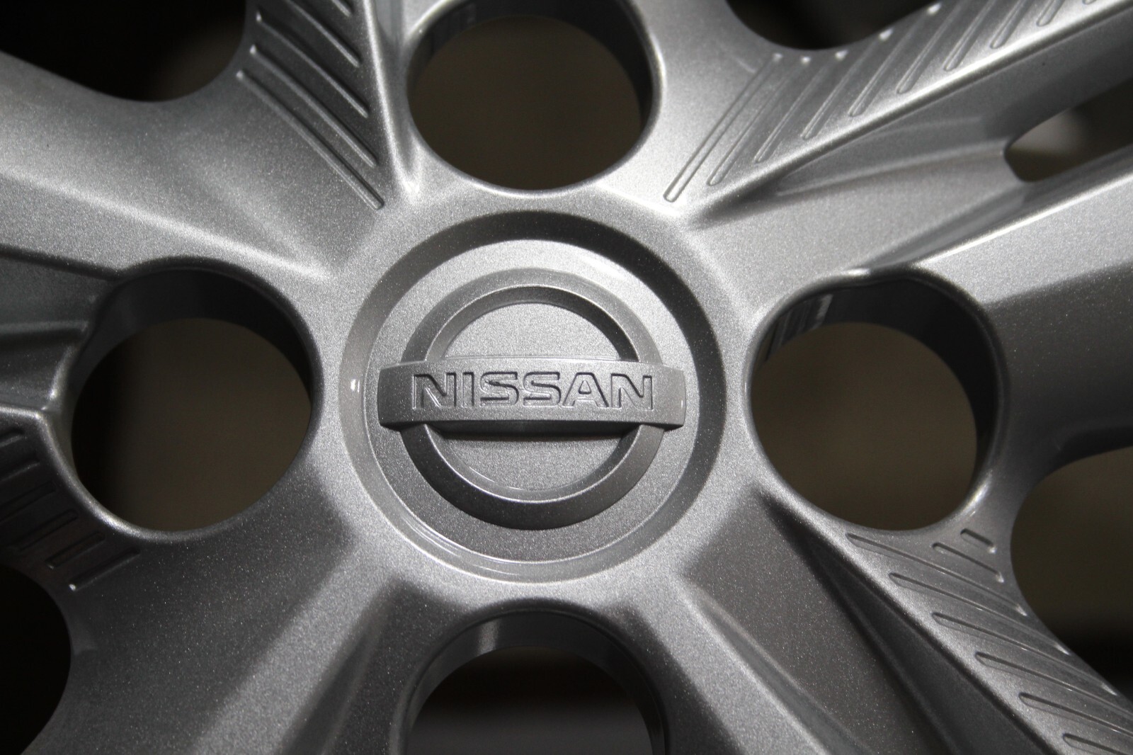 NEW OEM 2017 2021 Genuine Nissan Kicks Hubcaps Wheel Covers 40315