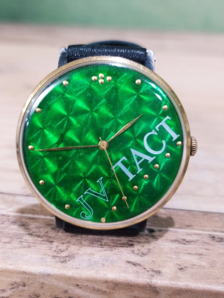  Reloj Pulsera Mecánico Soviético Vintage URSS Hombre Delgado. Foto 3 de 4