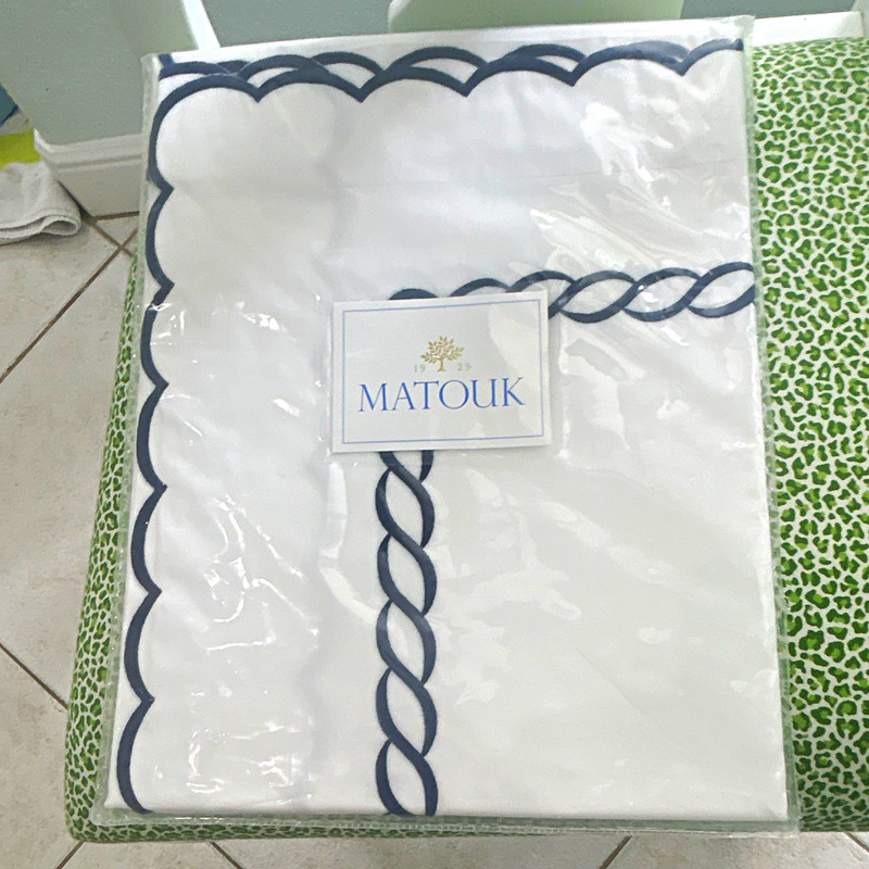 Matouk Standard Pillow Sham 21x27 Classic Chain Scallop Navy 600TC Percale