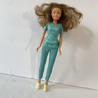 Dream Ella I AM A PET VET Fashion Doll Brunette Scrubs Ponytail MGA 2020