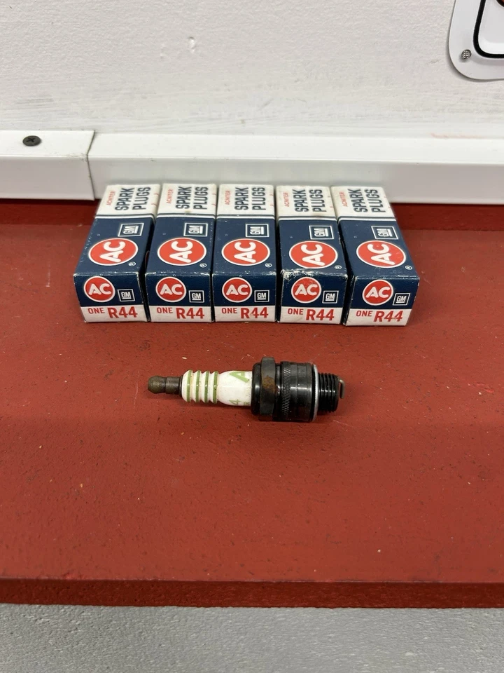 AC Delco Spark Plugs Fire Ring Large Lot R44 (5) 45 (8) R43S (8) R44T (8) - Image 2 of 4