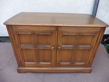 ERCOL GOLDEN DAWN TWO DOOR TV TELEVISION STAND, INTERTAINMENT UNIT, CLEAN ITEM.