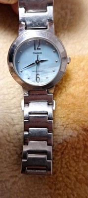 Casio Vintage Retro ,damen Uhr,Batterie muss Erneuert Werden.