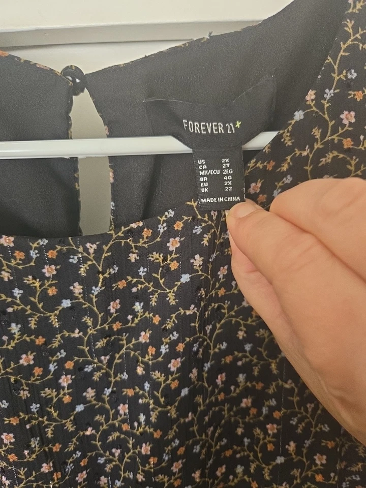 Vestido Campesino Corto Manga Larga Floral Negro Talla Grande Forever 21 Cuello Redondo Foto 4 de 4