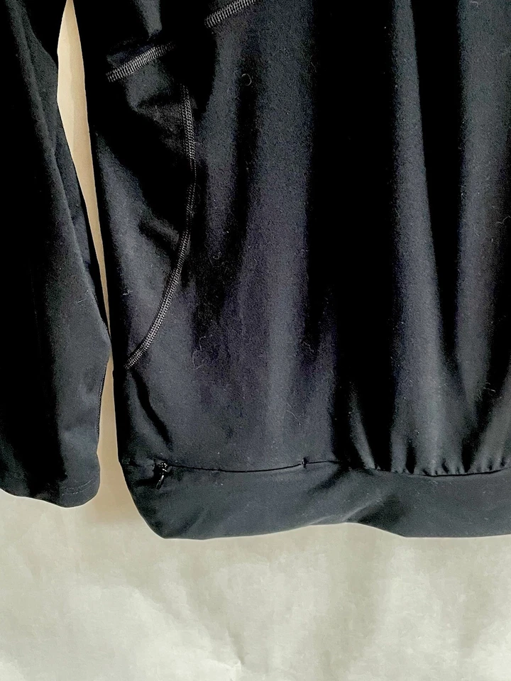 Túnica Mountain Hard Wear tamanho M preta Wick.Q  - Imagem 3 de 4