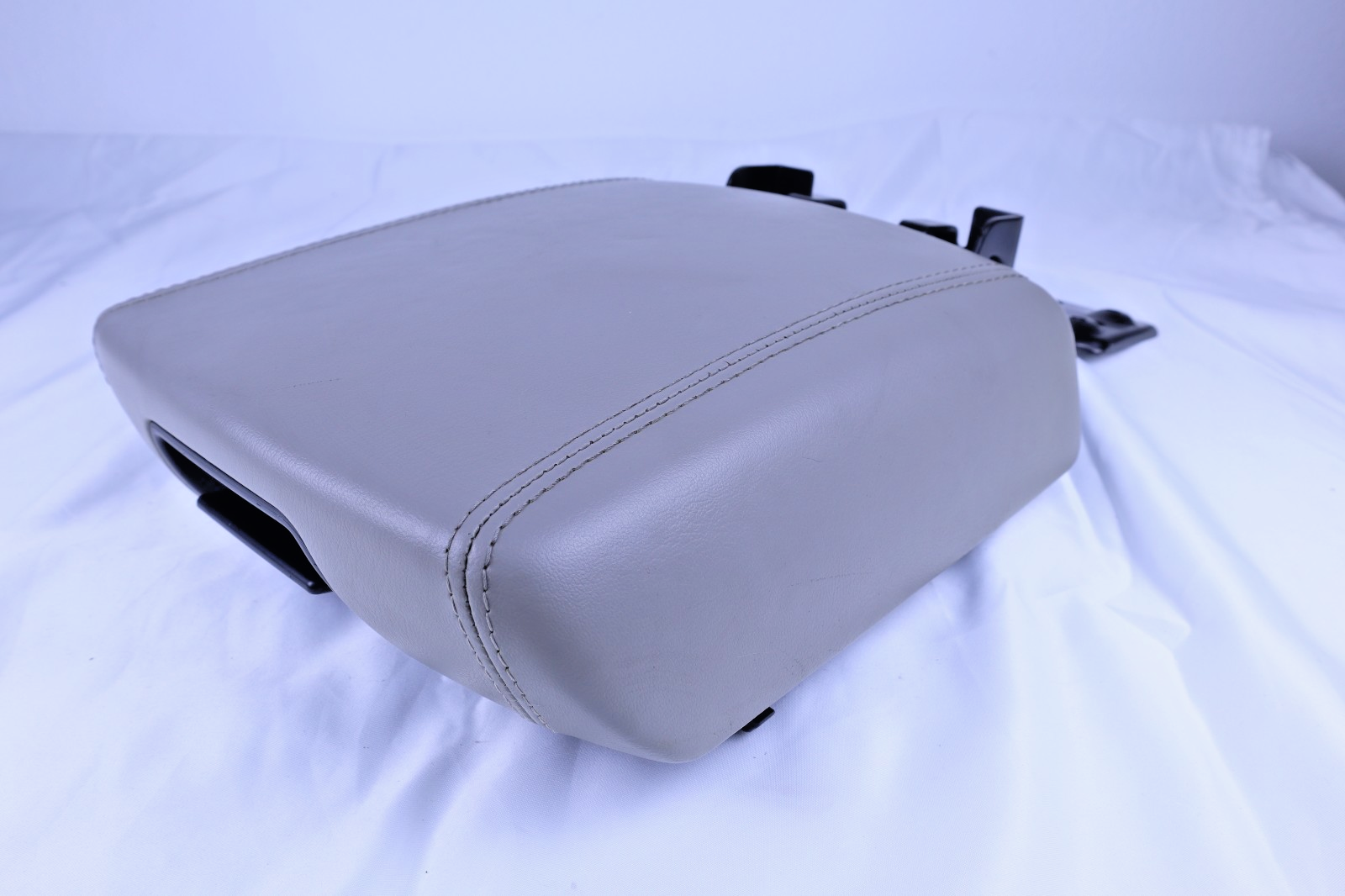 2015-2018 Kia Sedona OEM Center Console Armrest Lid Cover GRAY