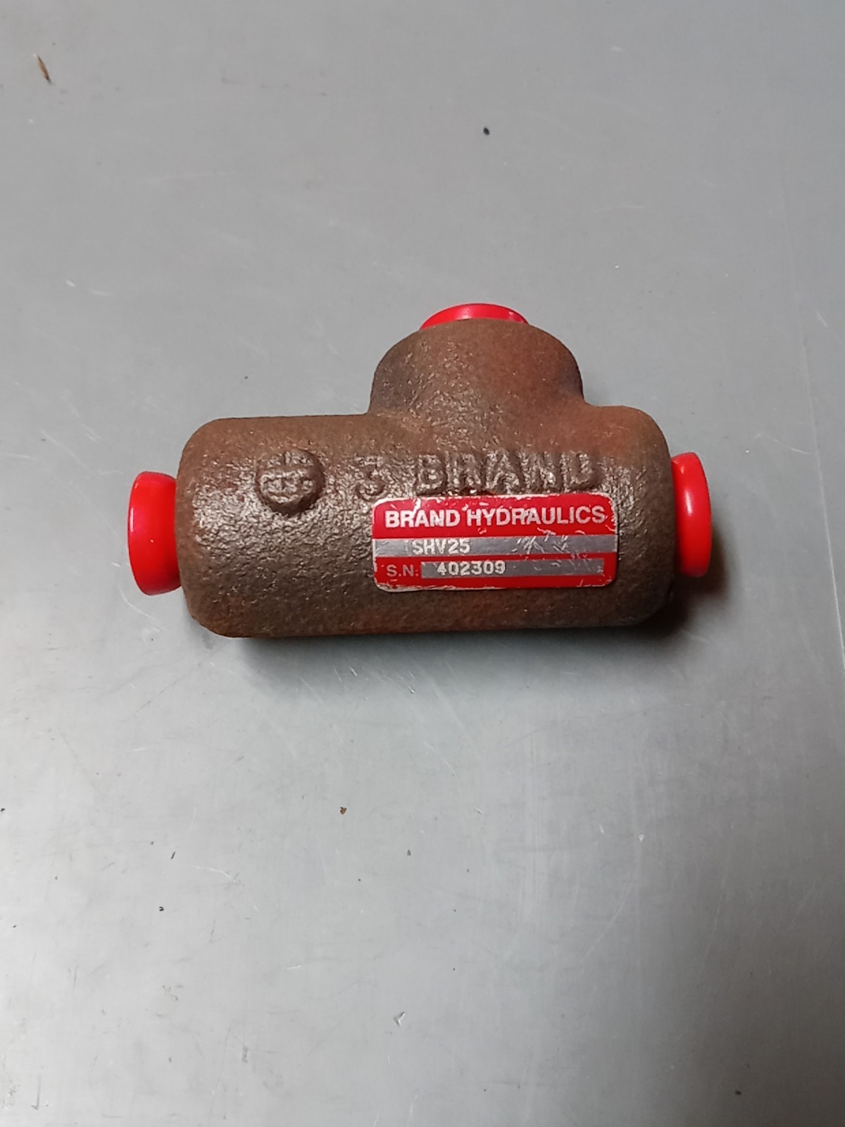 Brand Hydraulics Model SHV25 Air Operated Shuttle Valve Surface Rusting Unused