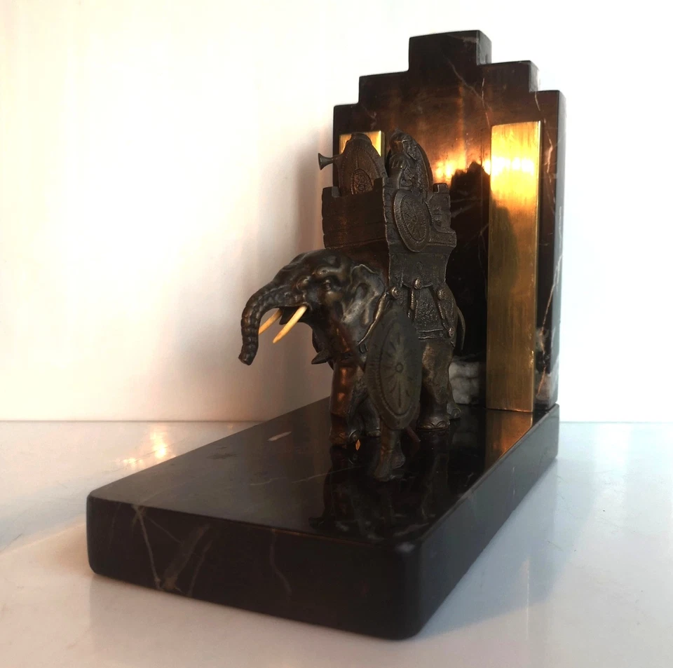 Serre-livre Art déco en bronze patiné - L’Éléphant de guerre d’Hannibal France - Photo 4/4