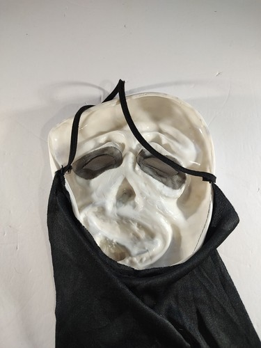 Halloween Mask Scream Spoof Tongue out Wazzup by Fun World - Picture 5 of 5