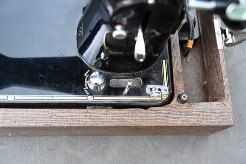 Vintage Montgomery Ward Sewing Machine With Case - Picture 21 of 23
