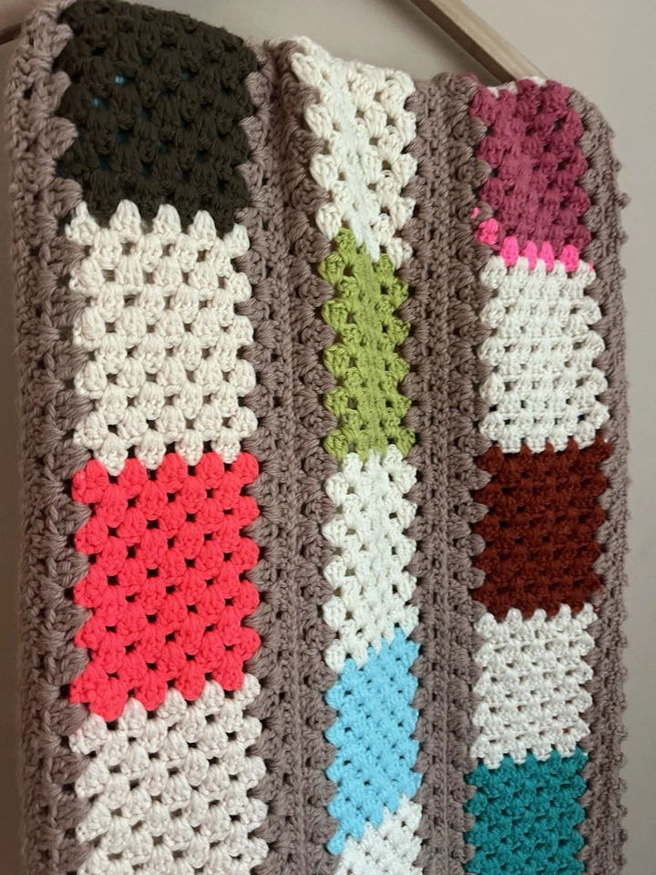 Manta afgana de ganchillo vintage hecha a mano bronceado brillante 48 X 78 retazos Foto 3 de 4