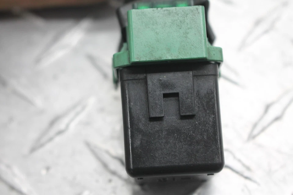 Honda Sabre 1300 VT1300CS 2010 relé de arranque motor interruptor Foto 3 de 4