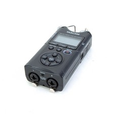 Tascam DR-40 4-Track Handheld Digital Audio Recorder - Black SKU 2027738