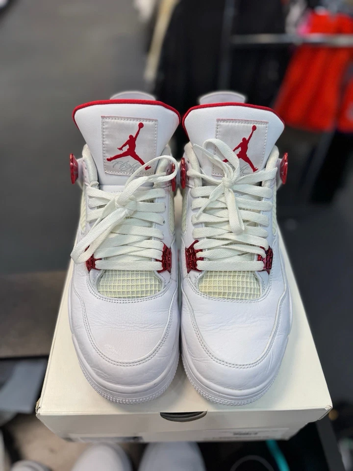 Jordan 4 Retro Rojo Metálico Foto 2 de 4
