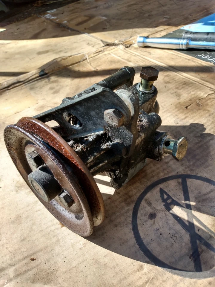 BMW 635CSi 1985 (E24) bomba de dirección asistida (usado) Foto 4 de 4