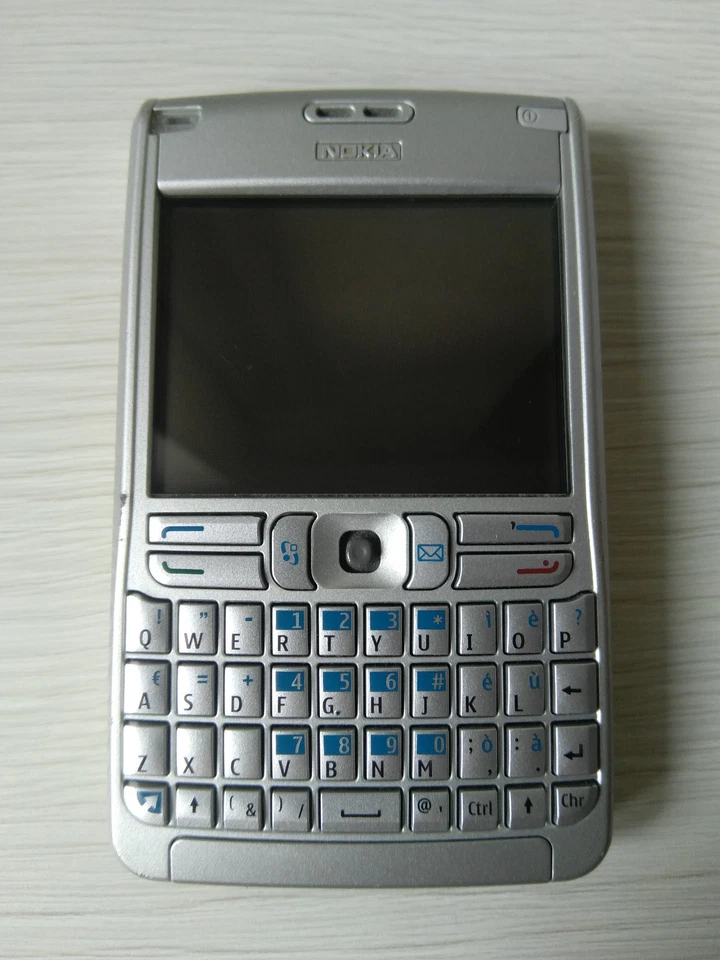 NOKIA E61 SILVER 2.9" UMTS WI-FI CELLULARE VINTAGE PER AMATORI BOX ORIGINALE - Immagine 2 di 4