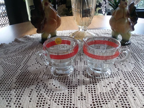 VINTAGE 1940s “KENT PRODUCTS” TEXTURED RED STRIPED GLASS SUGAR & CREAMER USED