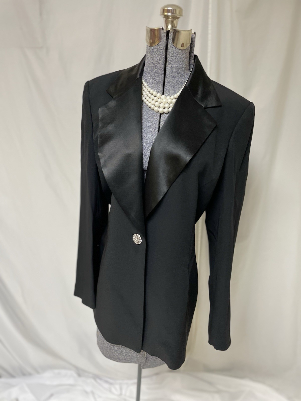 Austin Reed Blazer Size 10 Black Jacket Satin Lapel Rhinestone Closure Pockets