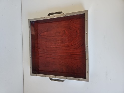 Bandeja para servir vintage de cromo y madera con detalle de cabeza de tornillo avellanada - Imagen 5 de 12
