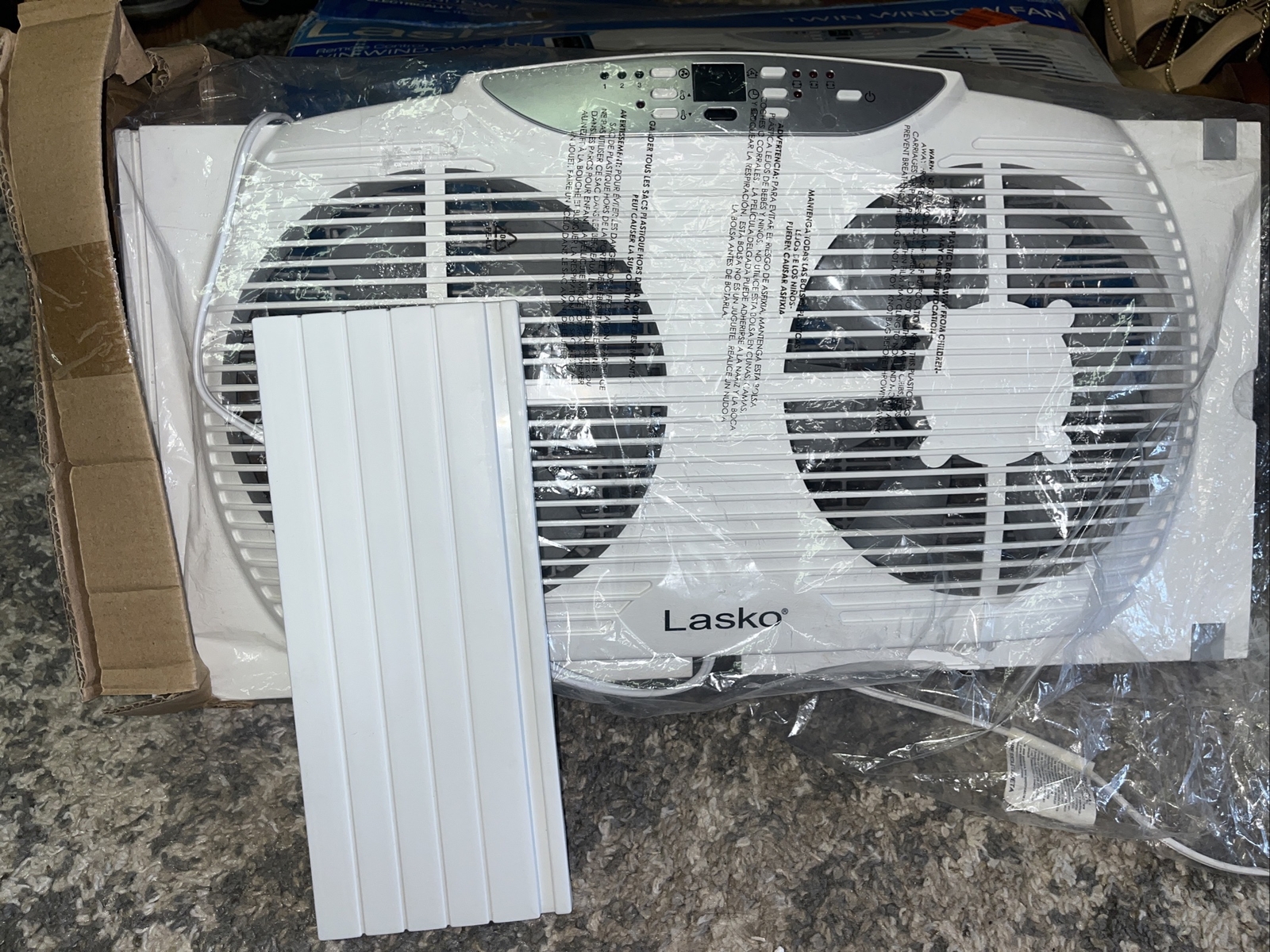 Lasko 9 Inch 3 Speed Reversible Twin Window Fan W09550 | eBay