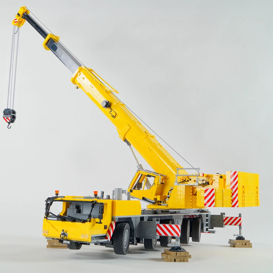 MOC: Remote controlled LTM 1250-5.1 Crane with Power Functions 4599 Pieces - Image 2 of 4
