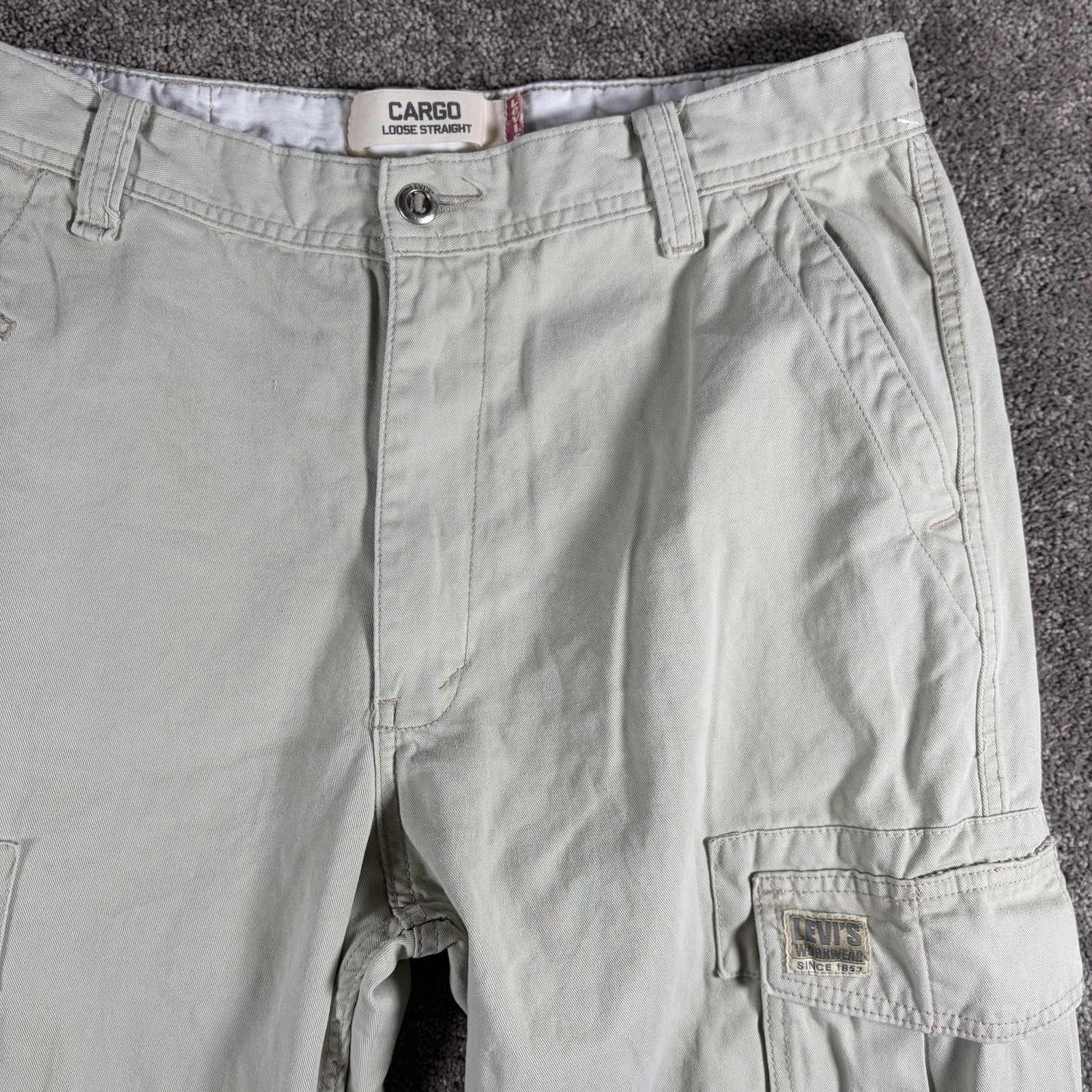 Vintage Levi's Y2K Cargo Pants Mens 33x34 Khaki Loose Straight Utility Workwear thumbnail 3