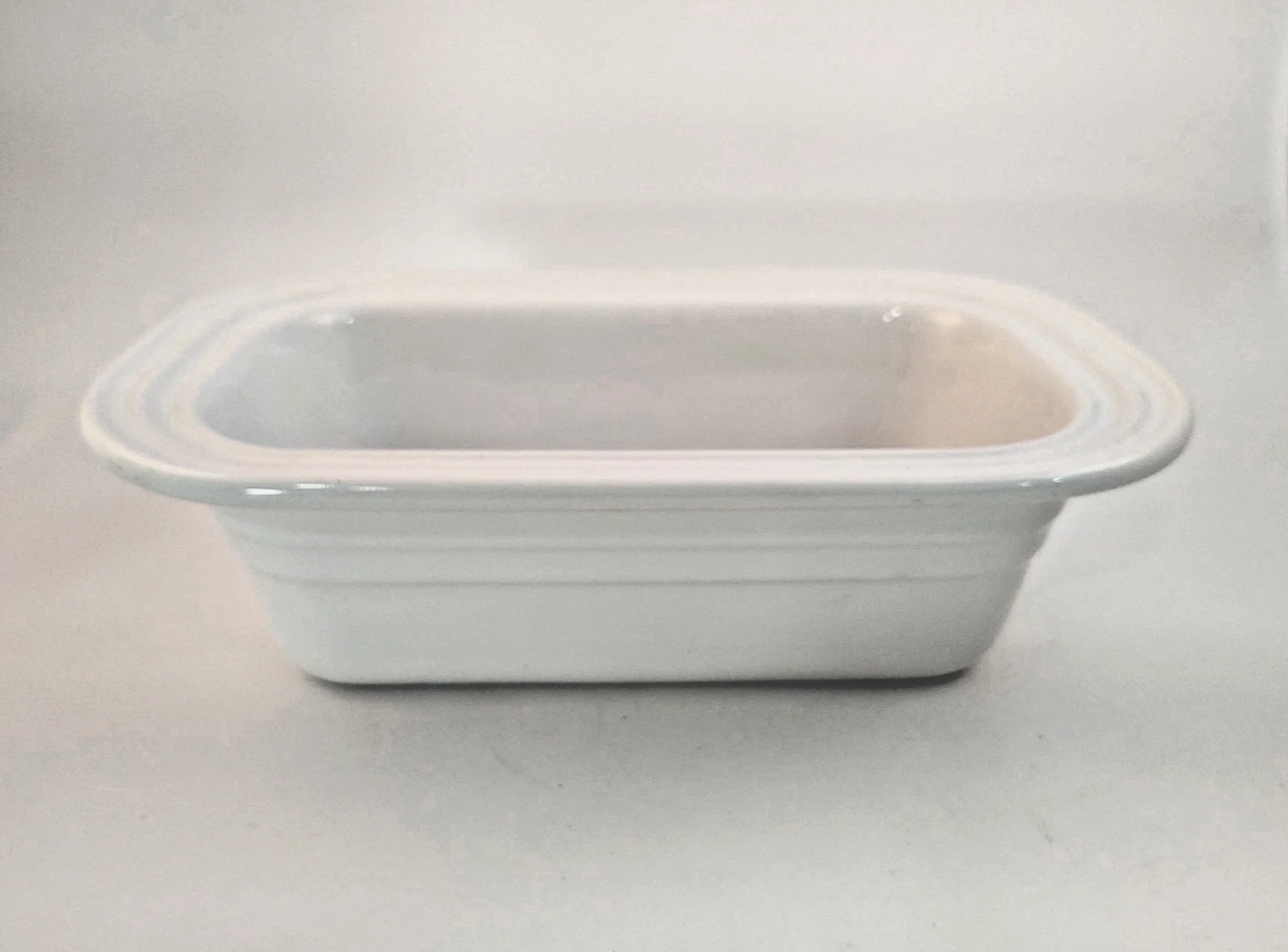 Le Creuset White Wide Rim Loaf Pan - Stoneware