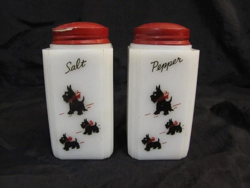 Vintage McKEE TIPP SCOTTIE Scotty DOG MILK GLASS SALT & PEPPER SHAKERS