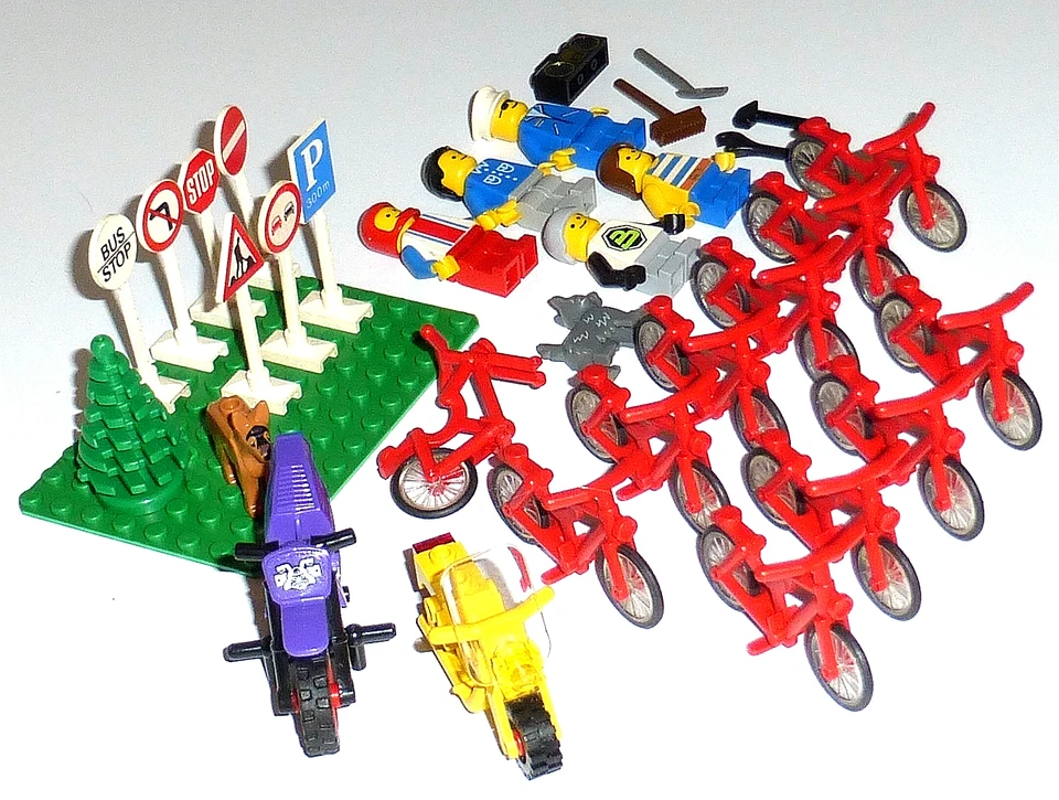 Lot LEGO CITY Figurines Vélos Motos Minifigs Bicycles Motorbikes VINTAGE - Photo 3/3