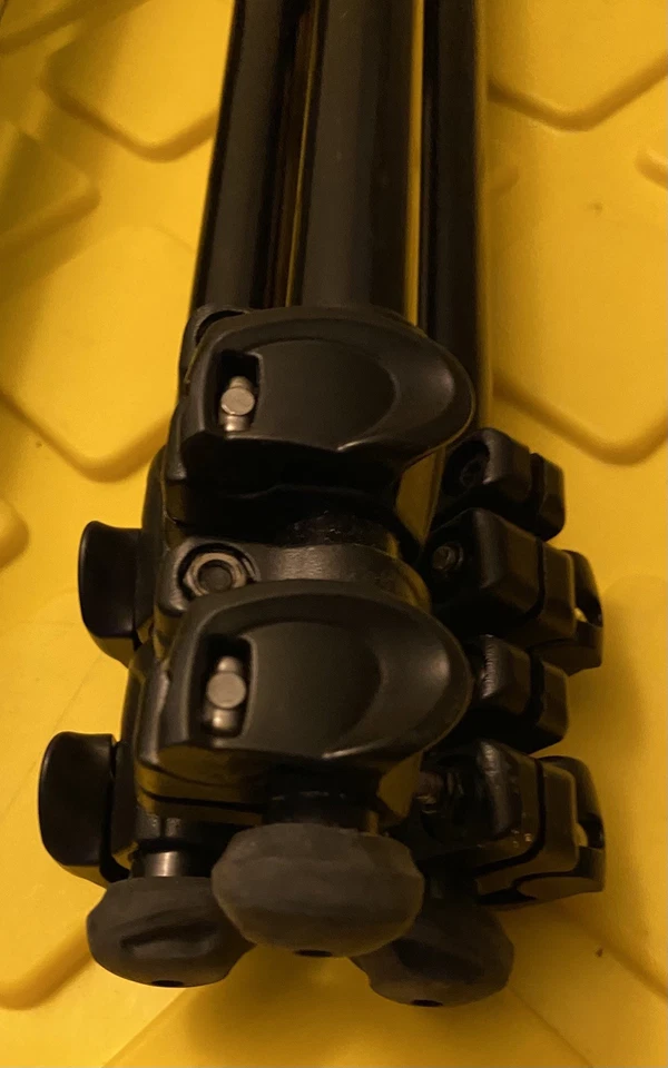 Trípode de aluminio Manfrotto Element MII de 4 secciones con cabeza esférica, azul Foto 2 de 4