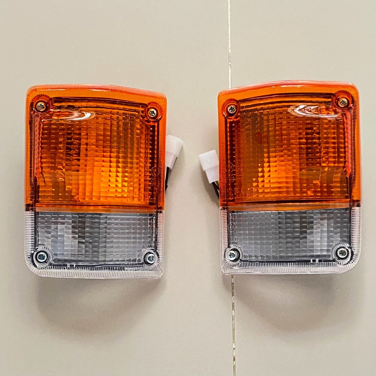 LH RH Front Turn Signal Lamp Light For Toyota Land Cruiser FJ60 HJ60 FJ62 LJ70