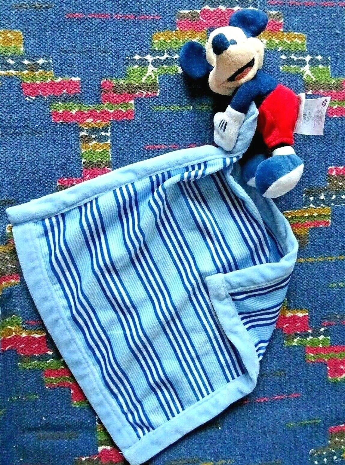 Doudou mouchoir Mickey Disney pour apaiser les nuits de bébé en voyage