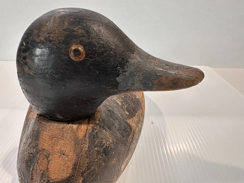 Antiguo señuelo de pato de madera tallado a mano azul Bill Drake ojos de vidrio pintura original Foto 2 de 4