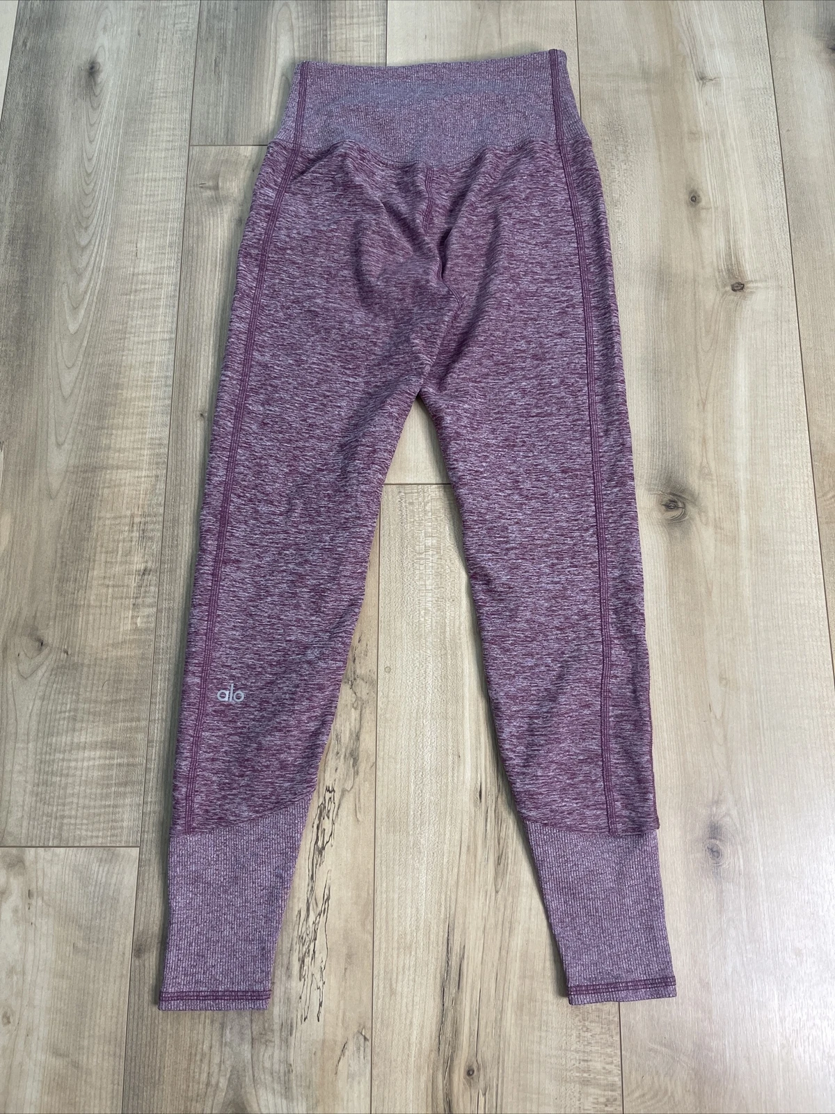 alo-yoga lounge pants