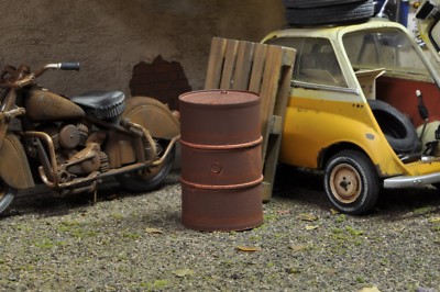 2 x Öl OEL 200l FASS Faß rostig barn find Werkstatt Diorama Zubehör Deko 1/18