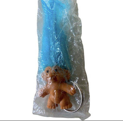 Llavero vintage Lucky Treasure Troll con pelo azul 2" llavero llavero nuevo en paquete - Imagen 5 de 12
