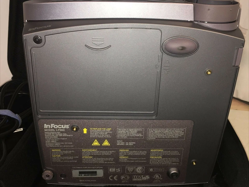 InFocus LP500 Projector 800x600 - Remote, Manuals, CD, Wires, Case included - Image 4 of 4