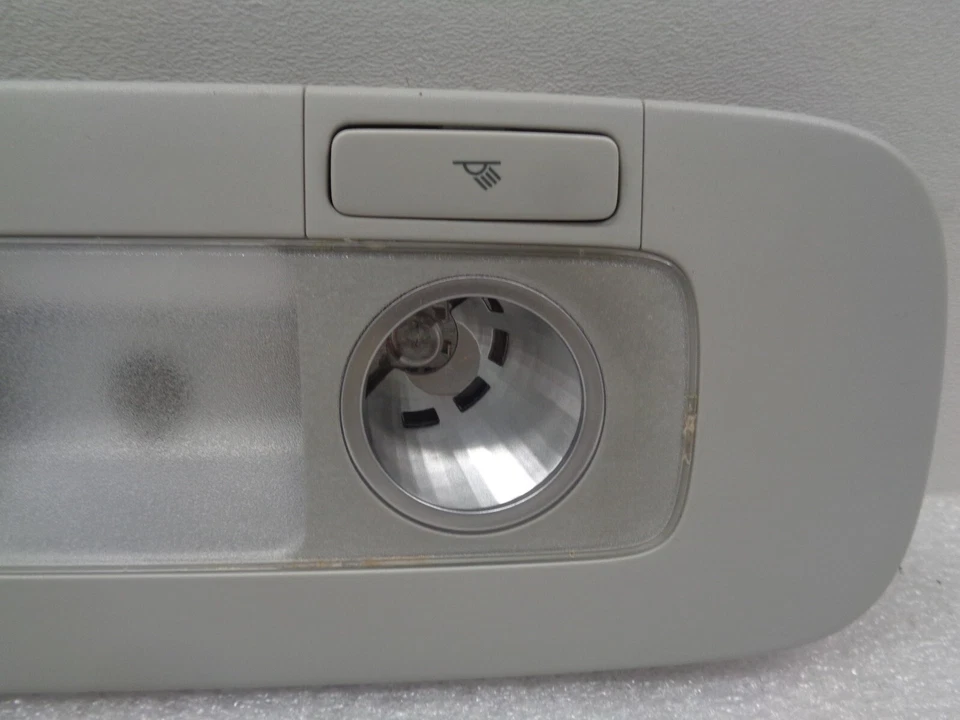 2009-2012 Volkswagen CC Rear Roof Upper Headliner Dome Light Lamp OEM AK2404178 - Image 3 of 4