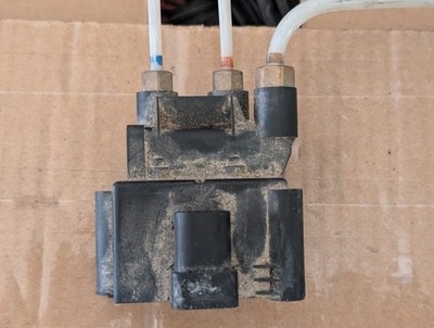 2007 Mercedes R350 Air Suspension Junction Block OEM