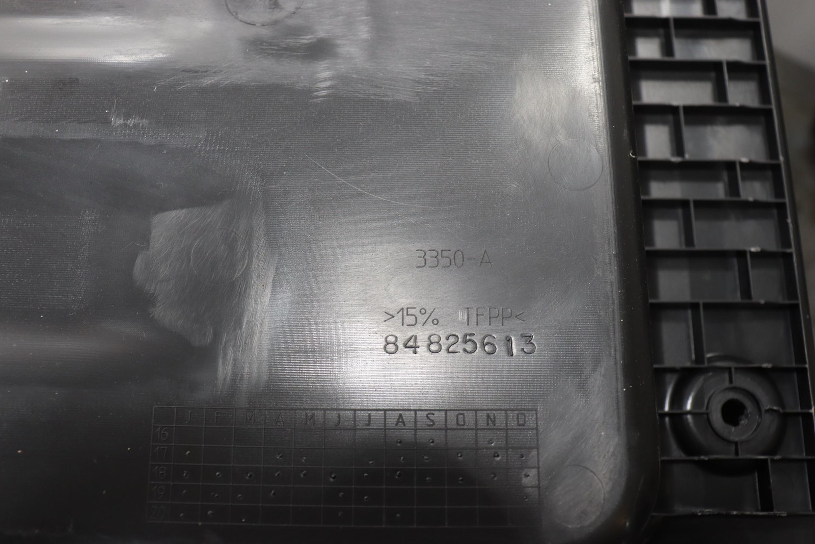 2018 - 2024 BUICK ENCLAVE REAR TRUNK LOAD FLOOR STORAGE COMPARTMENT OEM 84825613