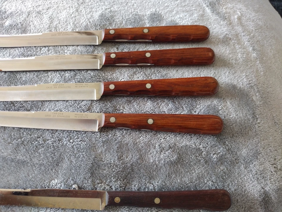 Juego de cuchillos para carne Case XX CAP254 con cuchillo para pan. Foto 4 de 4