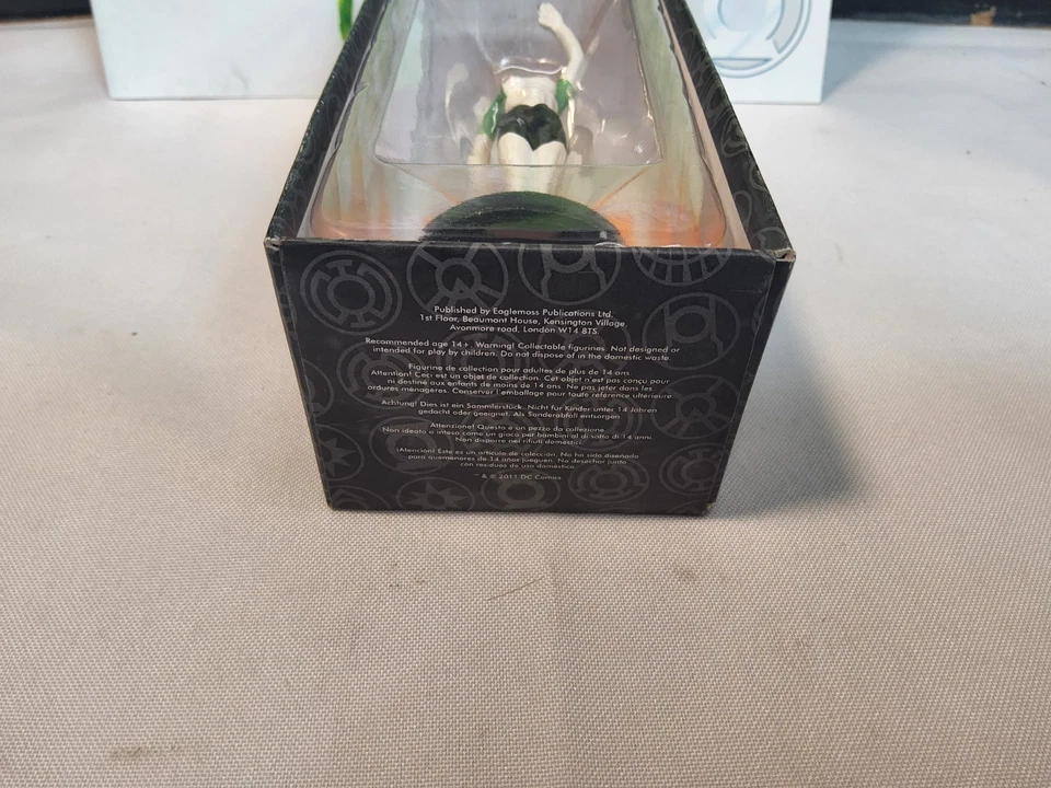 (Eaglemoss) DC Comics - Noite Mais Negra / Dia Mais Brilhante: Edição #012 Jade ~ - Imagem 3 de 4