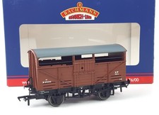 BACHMANN 37-710 8-TON CATTLE WAGON BROWN EX-SHOP STOCK EXCELLENT BOXED OO