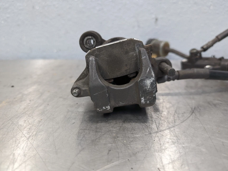 03-04 Yamaha YZF R6 06-09 R6S OEM Soporte de pinza de cilindro maestro de freno trasero Foto 4 de 4